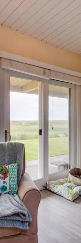 Surfside Suite On The Sea, Too，位于吉尔哈特的酒店