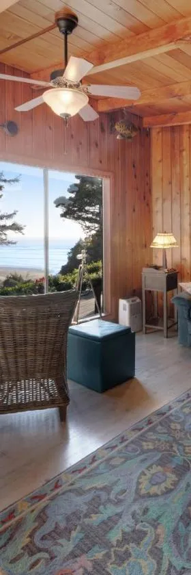 Alicia's Beach House，位于Holiday Beach的酒店