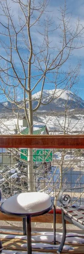 Dillon Ridge Retreat，位于狄龙的酒店