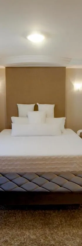 Hotel Capital Das Pedras，位于特奥菲卢奥托尼的酒店