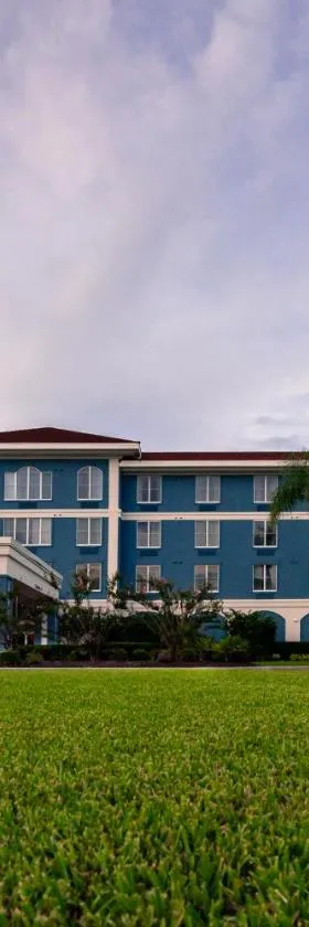 SEVEN Sebring Raceway Hotel，位于赛百灵的酒店
