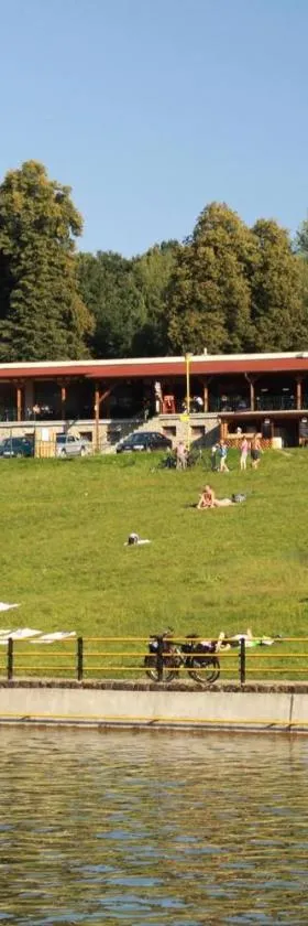 Restaurace penzion Pod Šumárníkem，位于Tvarožná Lhota的酒店