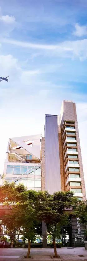 Bluewater Hotel Xpark Gloria Outlets Taoyuan Baseball Stadium，位于大园区的酒店