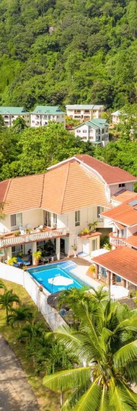 Carana Hilltop Villa Seychelles，位于Glacis的酒店