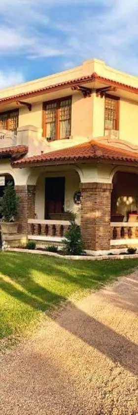 The Lancaster Manor Bed and Breakfast，位于盖恩斯维尔的酒店