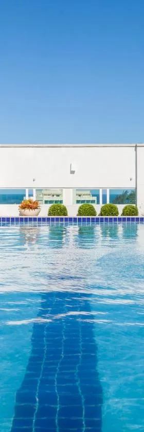 Ramada by Wyndham Macae Hotel & Suites，位于马卡埃的酒店