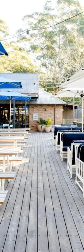 Avoca Beach Hotel，位于阿沃卡海滩的酒店