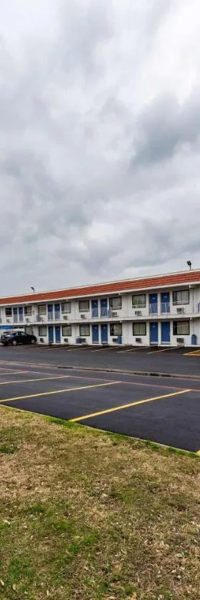 Motel 6-North Richland Hills, TX，位于北里奇兰希尔斯的酒店