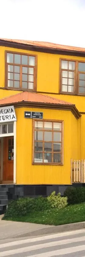 Yendegaia House，位于波韦尼尔的酒店
