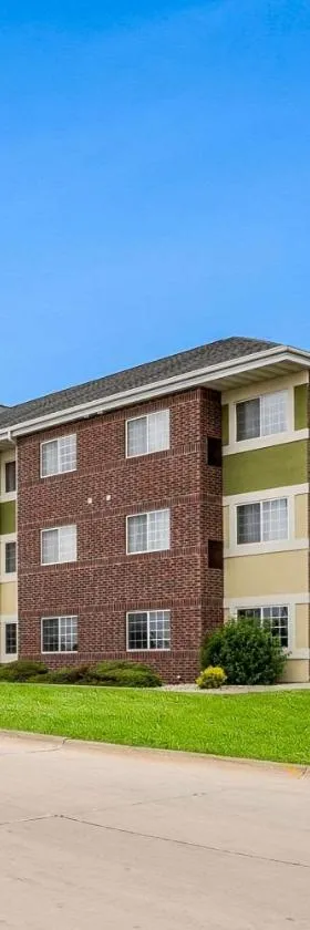 MainStay Suites Cedar Rapids North - Marion，位于锡达拉皮兹的酒店