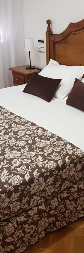Hostal La Parada，位于佩德罗－穆尼奥斯的酒店