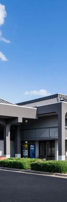威尔逊戴斯酒店，位于威尔森的酒店