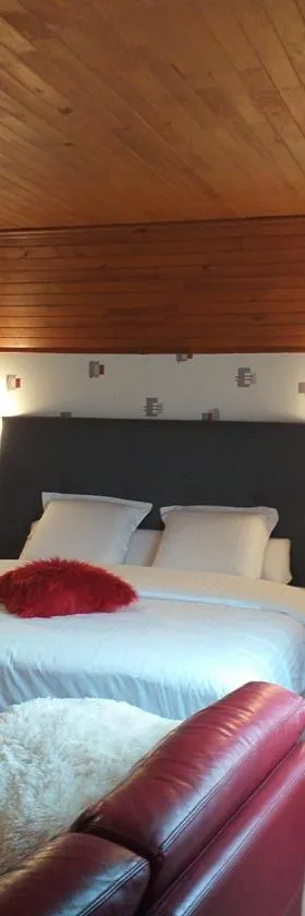 Chambres du Jardin Fleuri，位于Saint-Aubin-lès-Elbeuf的酒店