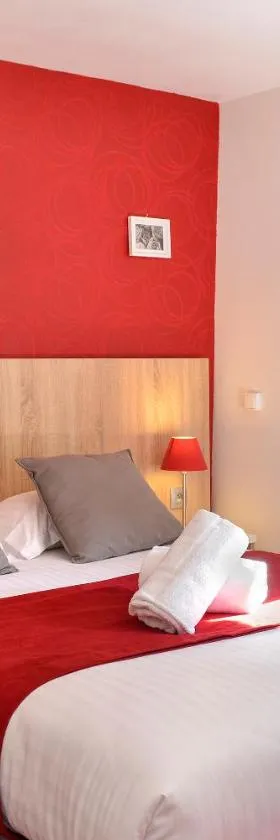 Logis Hôtel Restaurant Le Puits Doré，位于黎塞留的酒店
