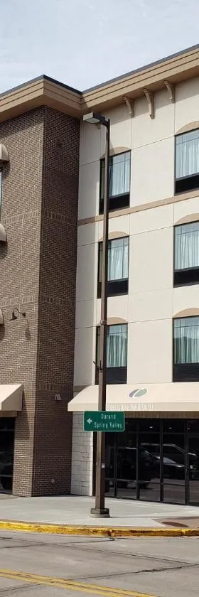 Cobblestone Inn & Suites - Menomonie/UW-Stout，位于梅诺莫尼的酒店