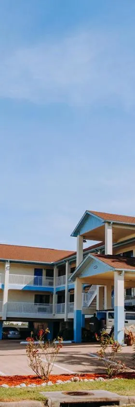 Scottish Inn & Suites - Kemah Boardwalk，位于凯马的酒店