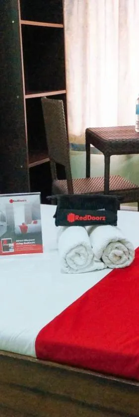 RedDoorz @ Bankal Lapulapu，位于麦克坦的酒店