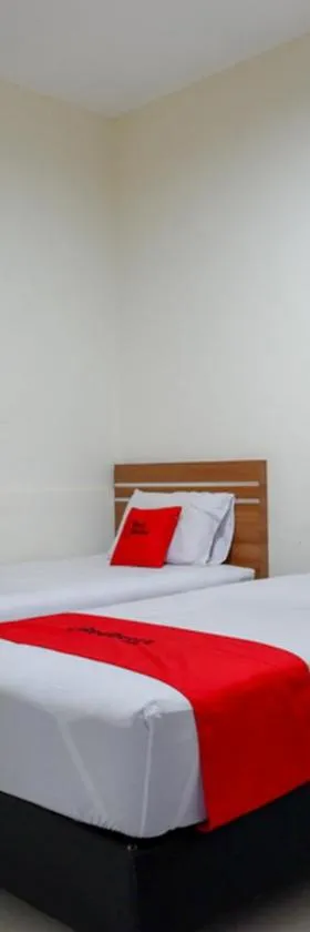 RedDoorz near Living Plaza Purwokerto，位于普禾加多的酒店