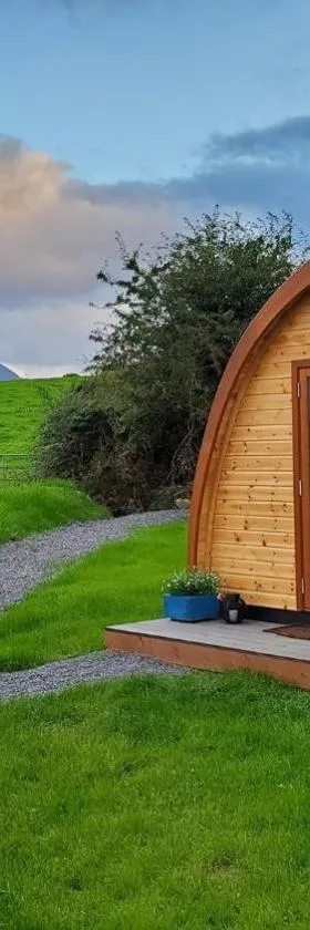 Farmyard Lane Glamping，位于基拉尼的酒店