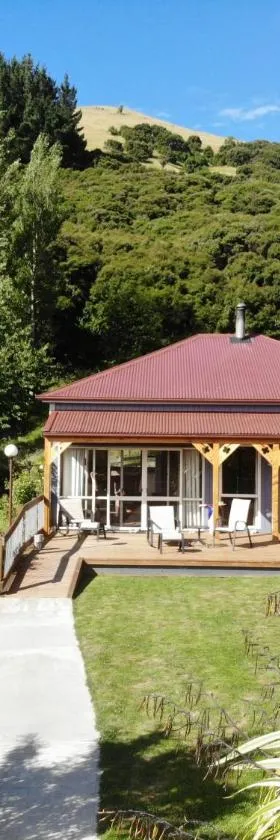 Koromiko Cottage at Lochsloy Farmstay Little River，位于Little River的酒店