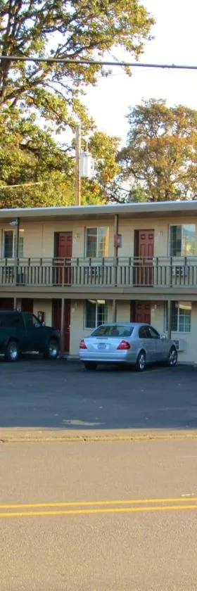 格罗夫小屋休闲客栈，位于科蒂奇格罗夫的酒店