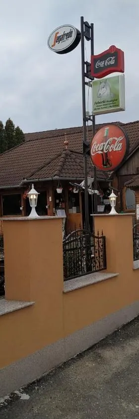 白马旅馆及餐厅，位于比克的酒店