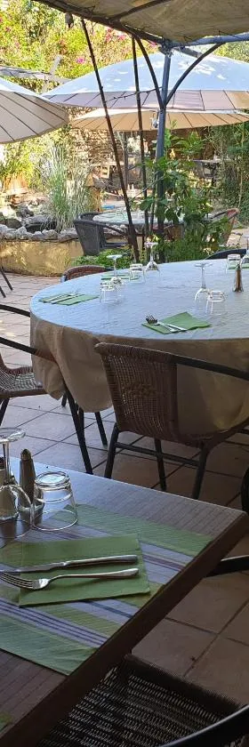 L'ALCOVE HOTEL RESTAURANT，位于Villematier的酒店