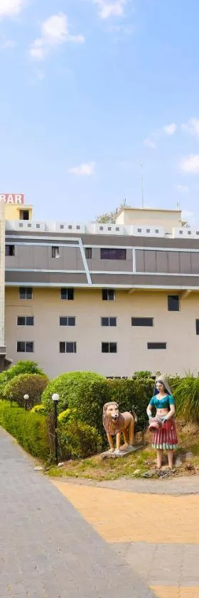 Hotel Sunrise N Resorts，位于那格浦尔的酒店