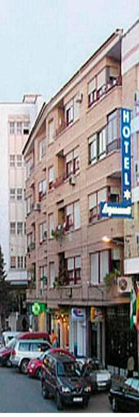 罗加萨桑提酒店及餐厅，位于安度亚尔的酒店