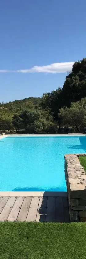 Le Domaine du Cade-Gîtes d'exception 4étoiles "La Villa du Cade"，位于Cazevieille的酒店