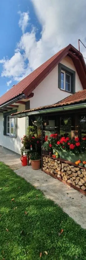 Village House Flowerside，位于戈斯皮奇的酒店