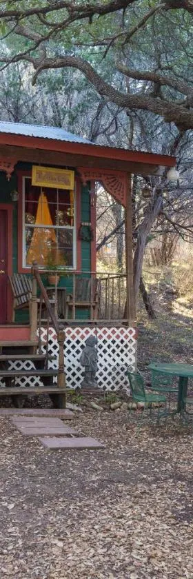 The Victorian Cottage at Creekside Camp & Cabins，位于马布尔福尔斯的酒店