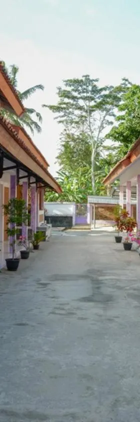 RedDoorz near Goa Jatijajar 2，位于Kebumen的酒店