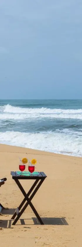 SaffronStays Blue Flag House, a 3-BDR beachfront villa in Hejamady，位于门格洛尔的酒店