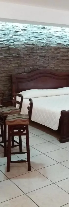 HOTEL PUERTA DEL SOL，位于圣多明各德洛斯科罗拉多斯的酒店