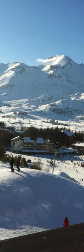Eden sur les pistes avec vue panoramique sur la vallée，位于拉茹杜罗普的酒店