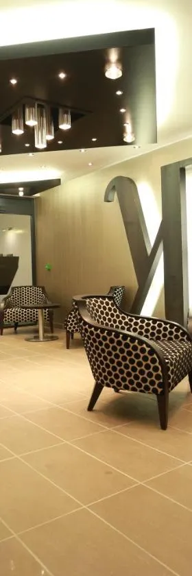 Le Konine - Hotel & Bar & Restaurant，位于蒙索莱米讷的酒店