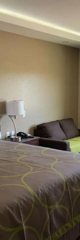 Super 8 by Wyndham Kingwood Houston North，位于金伍德的酒店