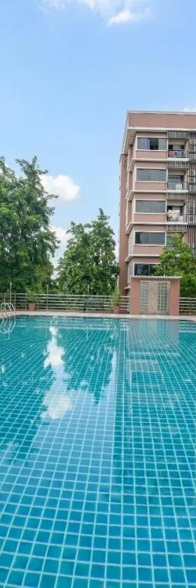 The Route Sriracha Hotel And Residence，位于Ban Laem Chabang的酒店