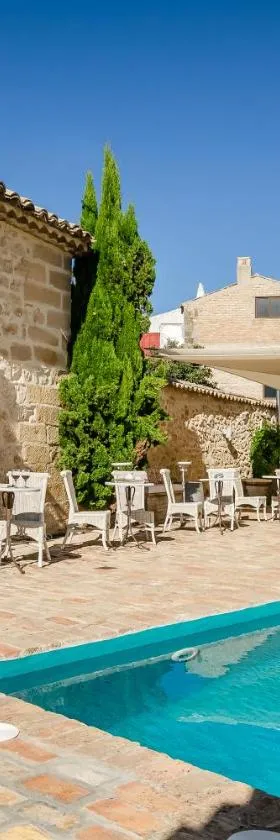 YIT La Casona del Arco，位于巴埃萨的酒店