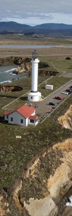 Point Arena Lighthouse，位于波因特阿里纳的酒店