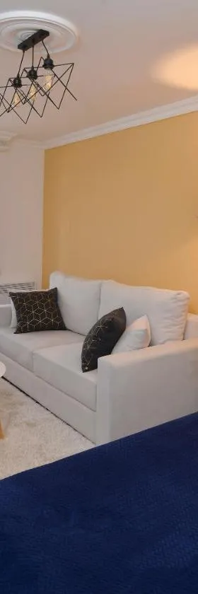 KAYARAN home，位于久姆里的酒店