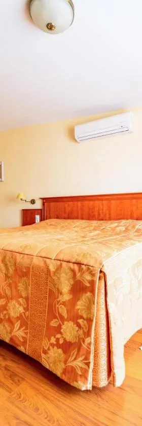 Pannon Hotel Bejelentkezés 20 óráig, Check-in until 20 o'clock, Einchecken bis 20 Uhr，位于莫哈奇的酒店