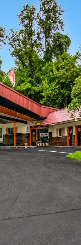 Highland Inn New Cumberland，位于新坎伯兰的酒店
