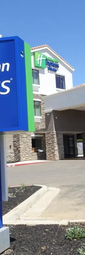 布伦特伍德假日套房酒店，位于布伦特伍德的酒店