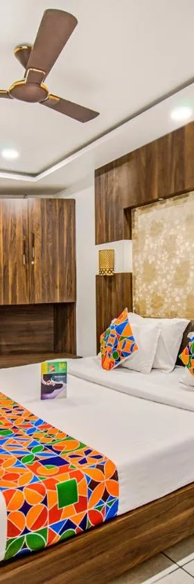 FabHotel Rajnandani Residency Bhawarkua，位于印多尔的酒店