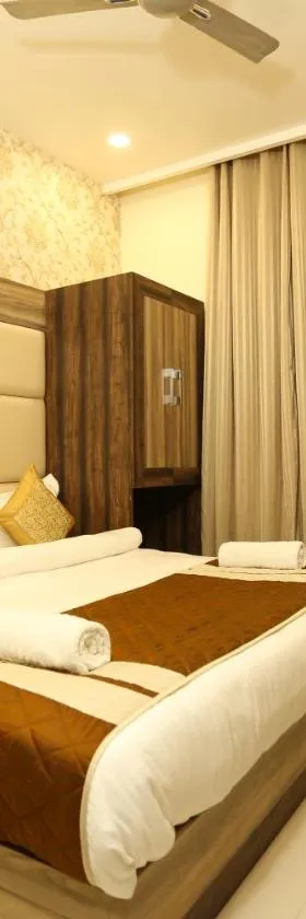 Hotel Malhotra inn 50 Meter from Golden Temple，位于阿姆利则的酒店