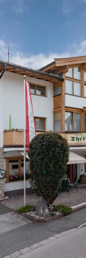 特蕾西亚嘉里酒店，位于蒂罗尔州圣约翰的酒店
