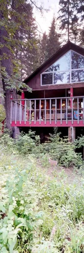 The Creekside Cabin，位于卡斯凯德的酒店