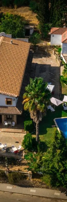 Hotel Restaurante Las Buitreras，位于El Colmenar的酒店